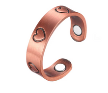 Load image into Gallery viewer, Close up of heart ring