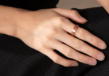 Load image into Gallery viewer, Modeling the copper heart ring