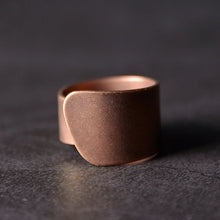 Load image into Gallery viewer, Close up of smooth copper cuff ring