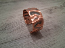 Load image into Gallery viewer, Hammered Oxidized Pure Copper Cuff