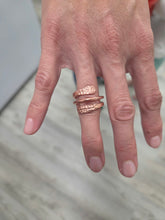 Load image into Gallery viewer, Hammered Spiral Pure Copper Ring