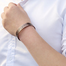 Load image into Gallery viewer, man wearing Vinci Phoenix Totems Pure Copper Magnetic Bangle
