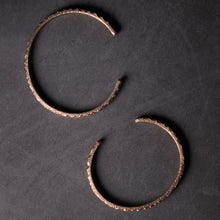 Load image into Gallery viewer, Rustic Hammered Solid Copper Bangle