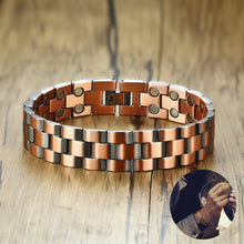 Load image into Gallery viewer, Vinci Linked Double Row Pure Copper Magnetic Therapy Bracelet with gentleman demonstration
