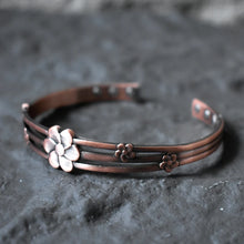 Load image into Gallery viewer, Vintage Floral Pure Copper Magnetic Bangle
