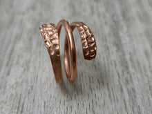 Load image into Gallery viewer, Hammered Spiral Pure Copper Ring
